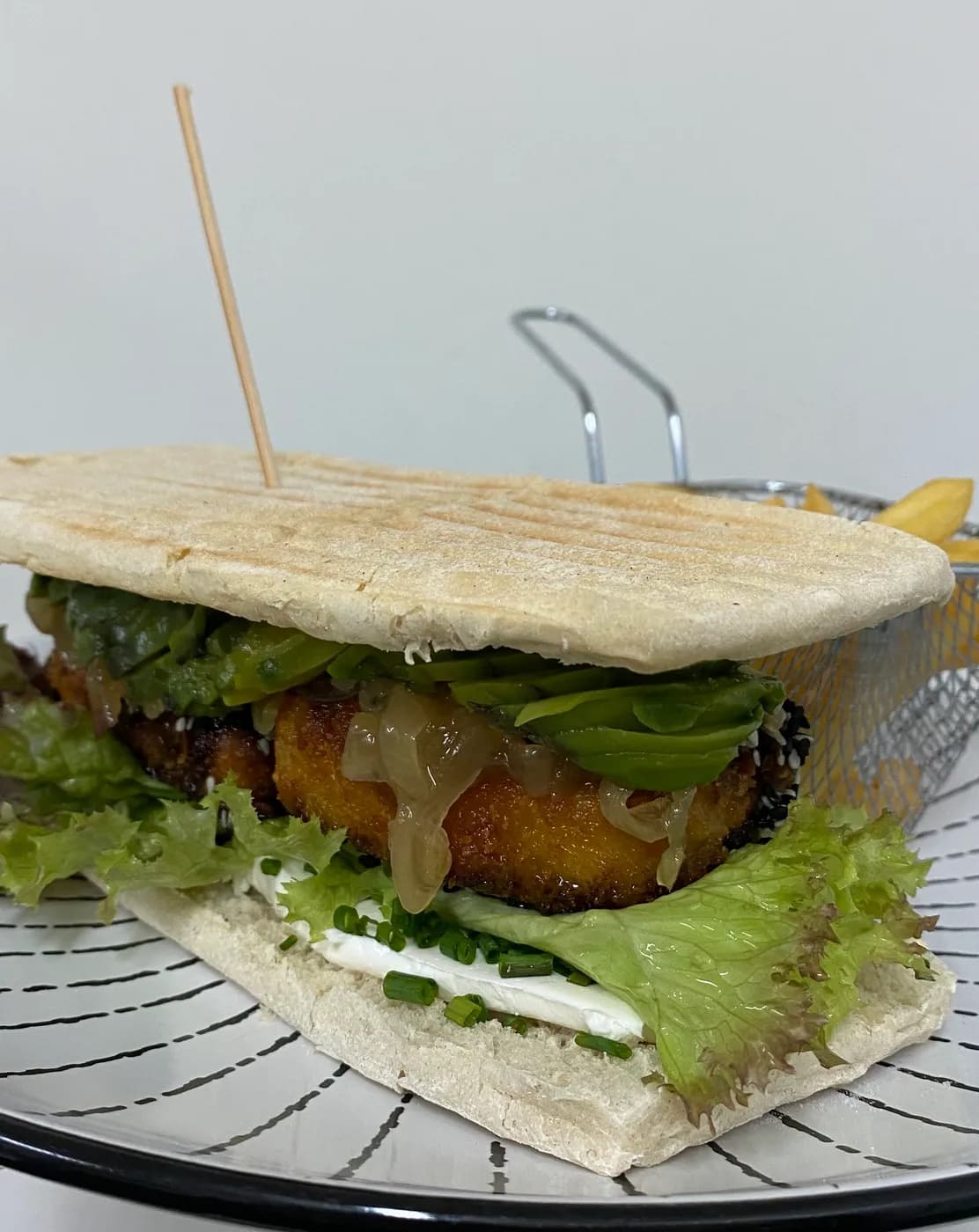 Sandwiches con papas fritas
